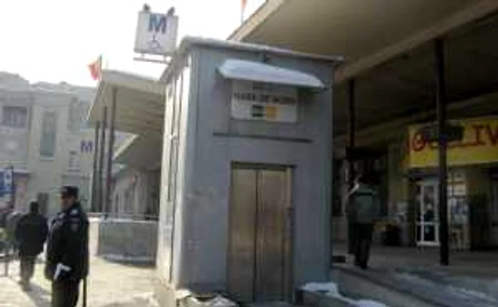 La Gara de Nord există un lift pentru persoanele cu handicap