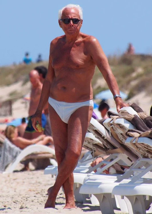 Giorgio Armani nu s-a lăsat deranjat de paparazii