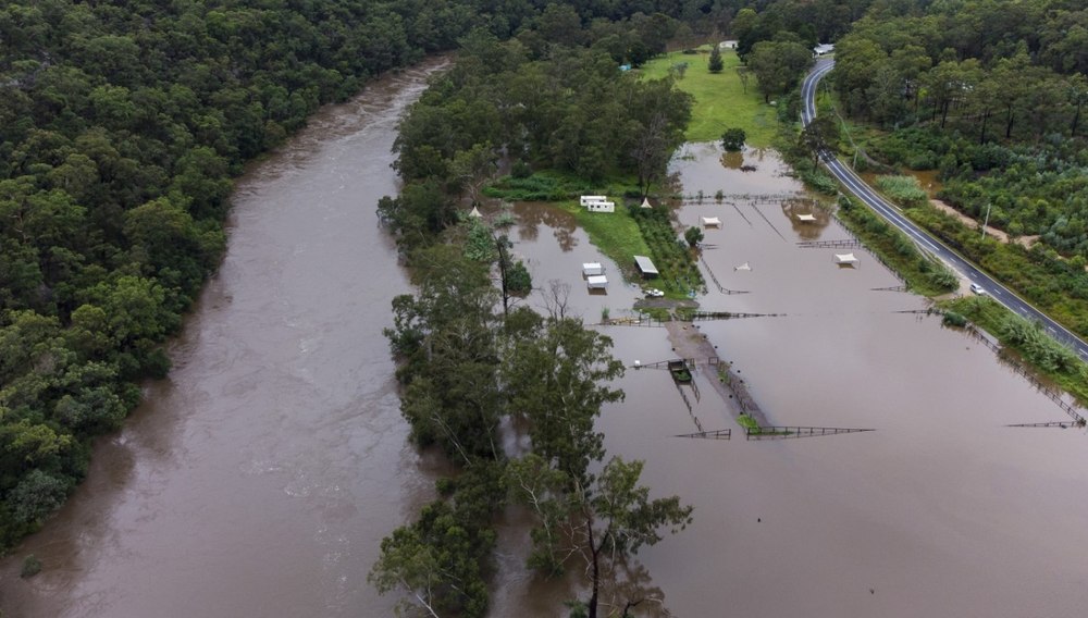 Potop în Australia. Avioane inundate pe un aeroport, crocodili văzuți prin orașe: „Vor mai urma” VIDEO
