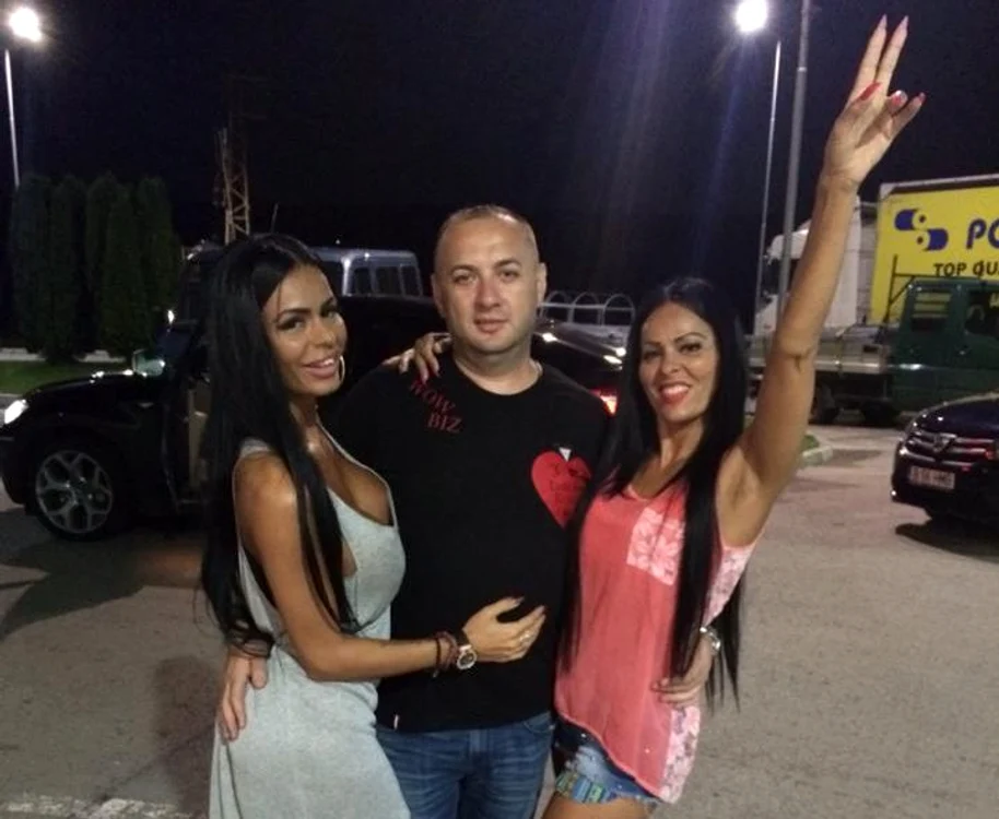 Leo de la Strehaia alături de Renata (stânga) şi Dana (dreapta)Foto Arhivă Personală