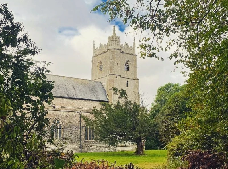 Descoperirea șocantă a unui cuplu care a cumpărat o biserică veche: 83 de cadavre ascunse sub podea. „Erau îngropați soți, părinți cu copii”