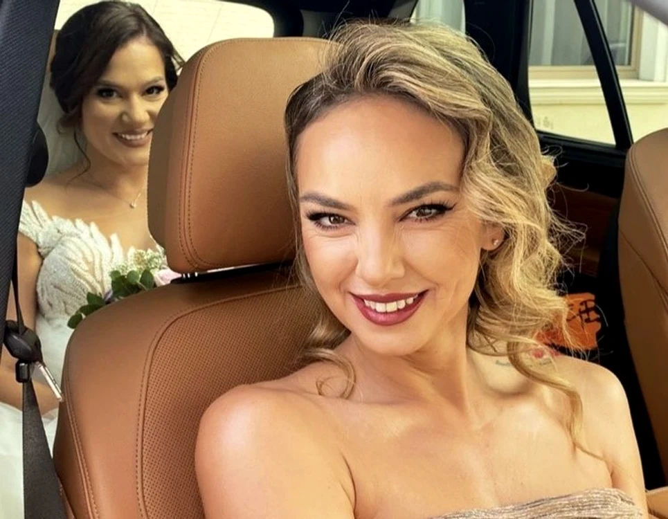 Roxana Ionescu, nașa, alături de frumoasa mireasăfoto: Instagram