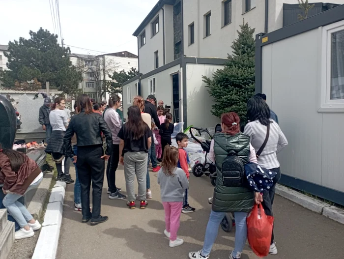 În fiecare săptămână se donează ajutoare FOTO Cosmin Zamfirache