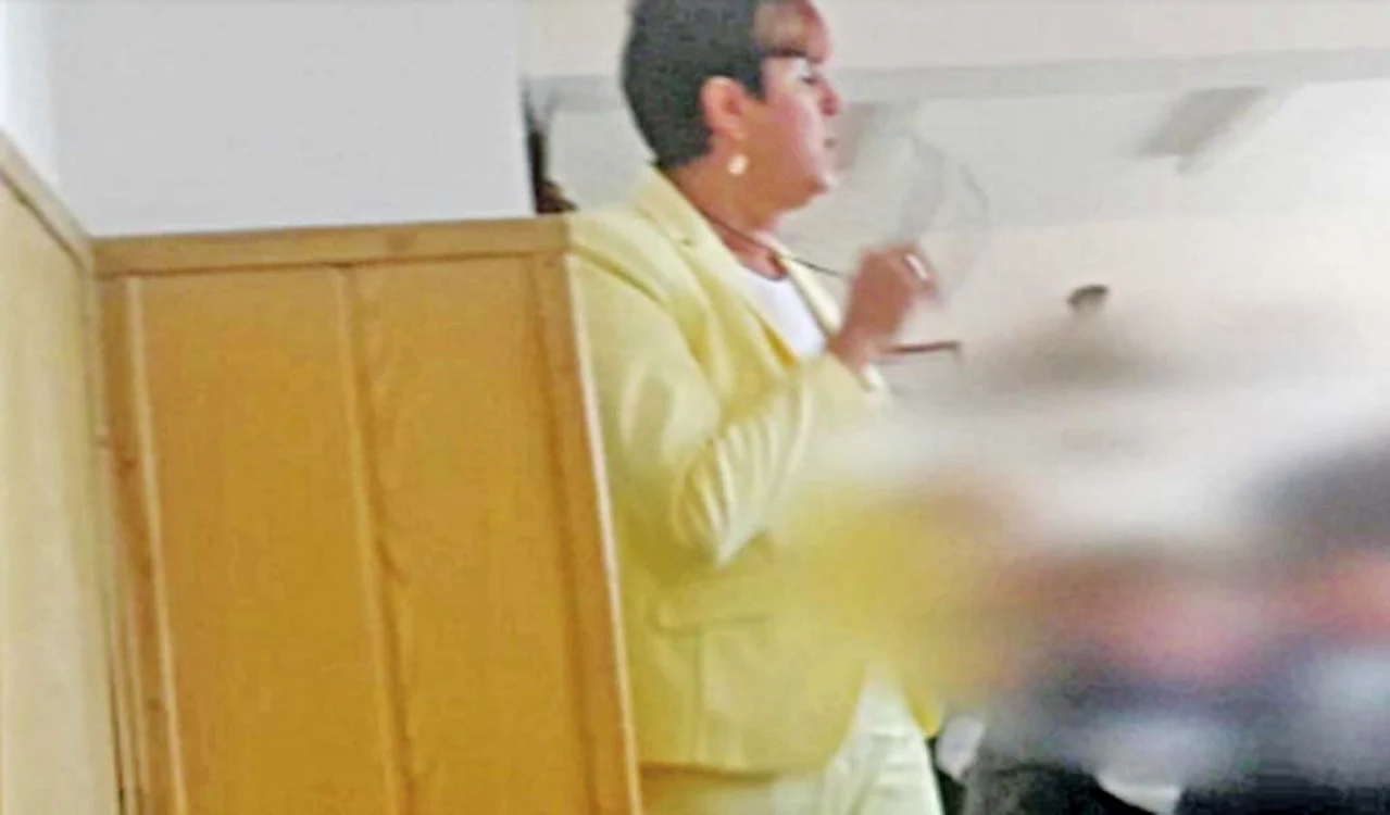 
    Elena Preda, profesoara care a pus o elevă în pericol, a fost pedepsită  