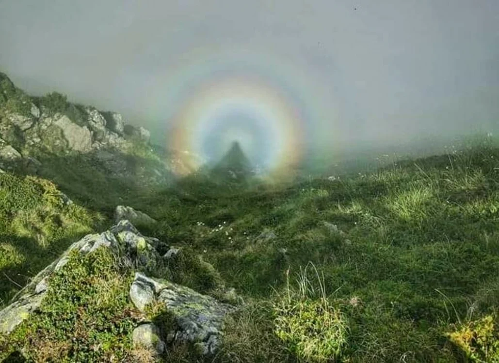Efectul Gloria filmat la Lacul Avrig din Munţii Făgăraş FOTO Dani Ursache
