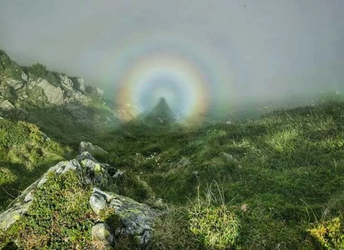 Efectul Gloria, un fenomen specatculos, vizibil în Munţii Făgăraş FOTO Dani Ursache
