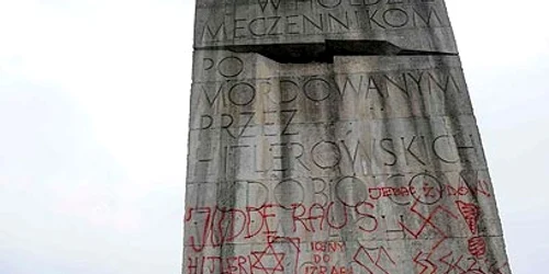 Monumentele Holocaustului, măzgălite cu graffiti la o tabără de concentrare din Polonia