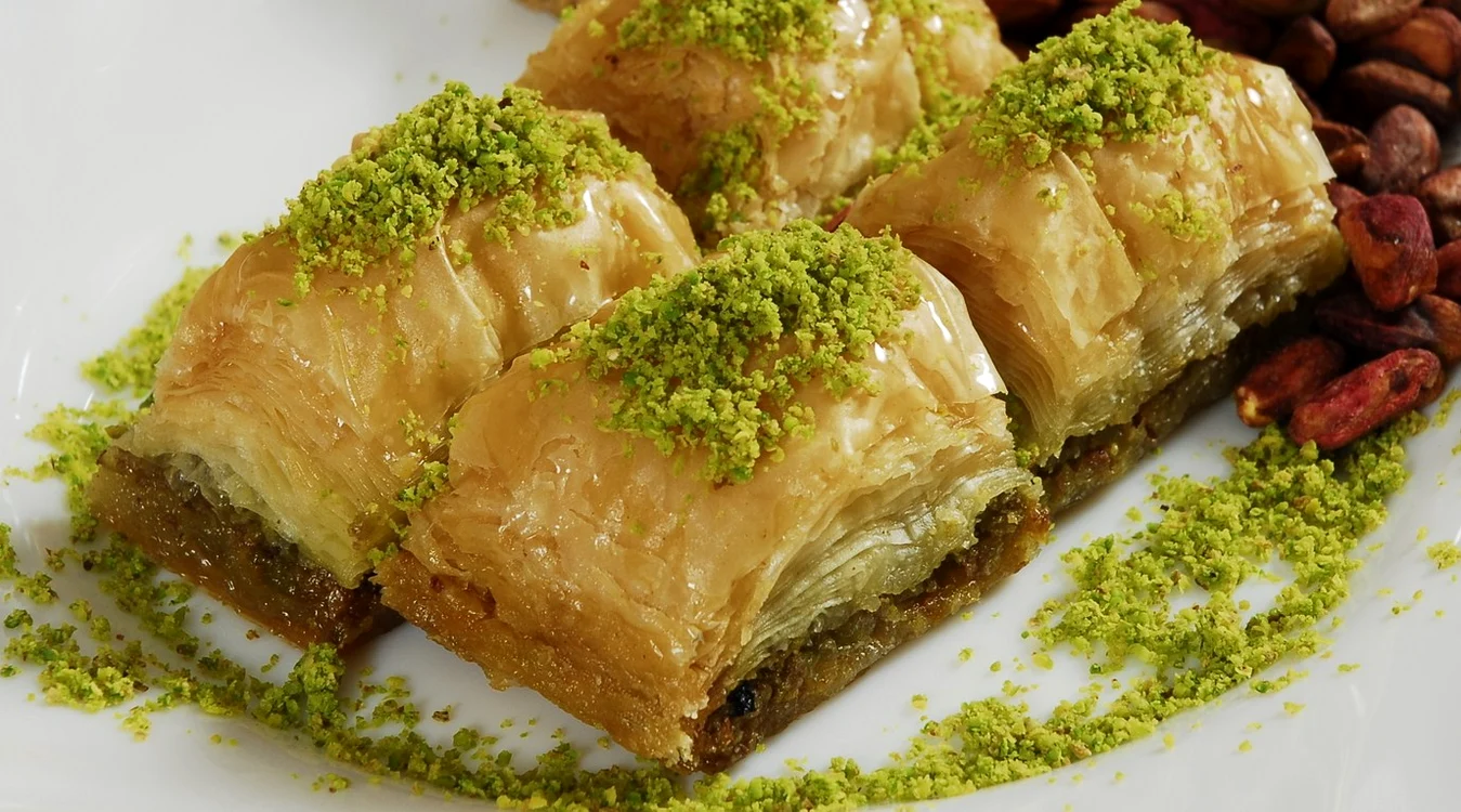 
    Bacalvaua este unul dintre cele mai cunoscute dulciuri turceştiFoto: Click!  