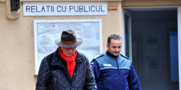 Medicul Mihai Lucan fost manager al Institutului de Urologie şi Transplant Renal din Cluj aflat sub control judiciar s-a prezentat la secţia de politie nr 17 din Bucureşti FOTO Mediafax / Marian Ilie