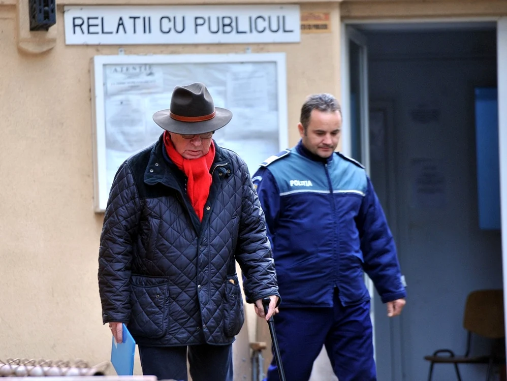 Medicul Mihai Lucan fost manager al Institutului de Urologie şi Transplant Renal din Cluj aflat sub control judiciar s-a prezentat la secţia de politie nr 17 din Bucureşti FOTO Mediafax / Marian Ilie