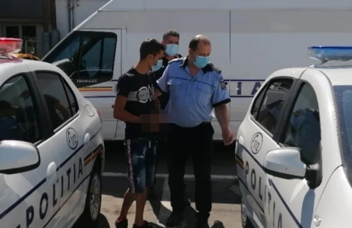 Tânărul  a ajuns în arest. Foto: IPJ Argeş
