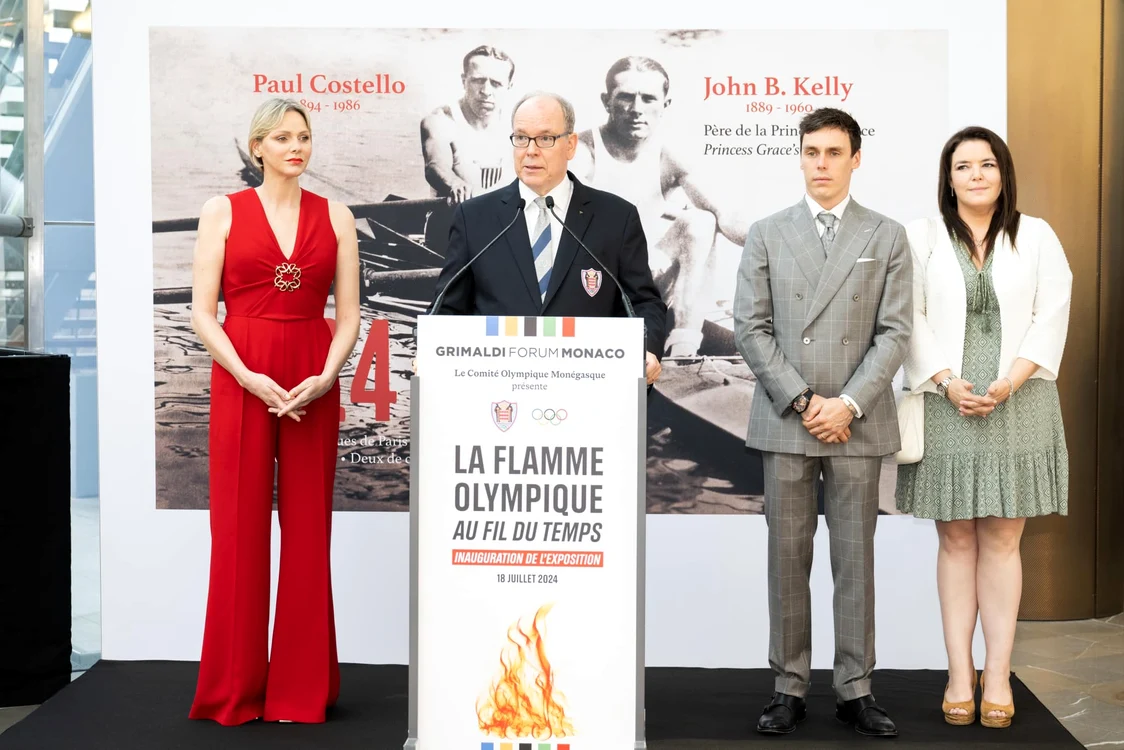 Prințul Albert și Prințesa Charlene flacăra olimpică Facebook jpg
