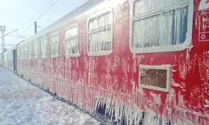 2010  Aşa arăta un tren într o iarnă adevărată jpeg