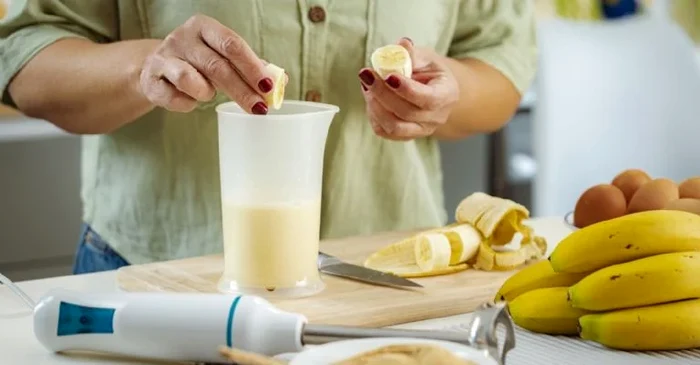 Un smoothie de banane te încarcă cu energie.