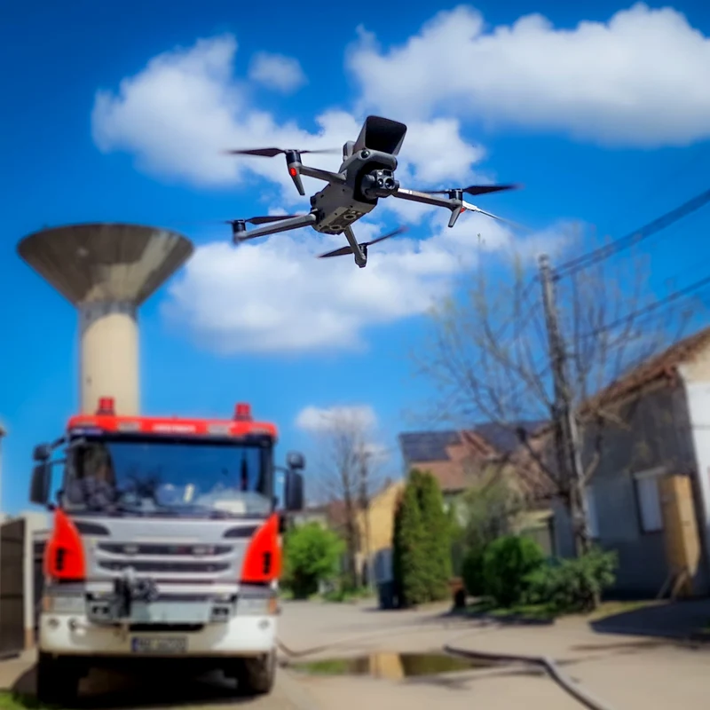 Piloţii amatori de drone şi-au înfiinţat o asociaţie şi au parteneriat cu ISU Crişana foto: SalvaDrone