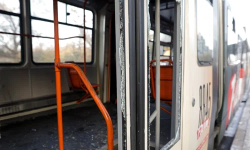 Un tramvai a luat foc în zona Eroii Revoluției din București. FOTO Inquam Photos / George Călin