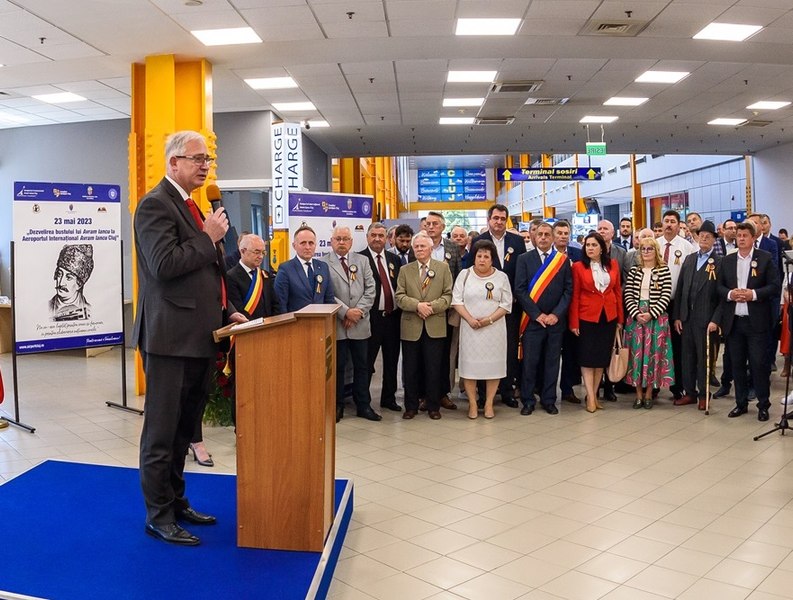 Directorul Aeroportului Internațional Cluj-Napoca a primit mită un bloc, dar scapă de procesul penal. Decizia Tribunalului