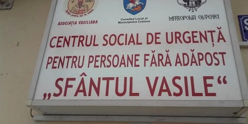 Oamenii fără adăpost au fost luaţi şi duşi la centrul social Foto