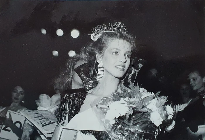 Bianca Brad la concursul Miss Printesa Frumusetii, 1990   Facebook 4 jpg