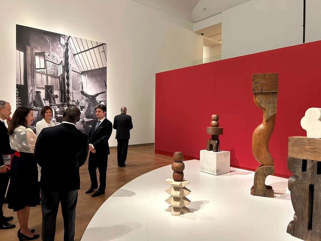 Prima expoziție personală la Amsterdam dedicată operei lui Brâncuși (© ICR)