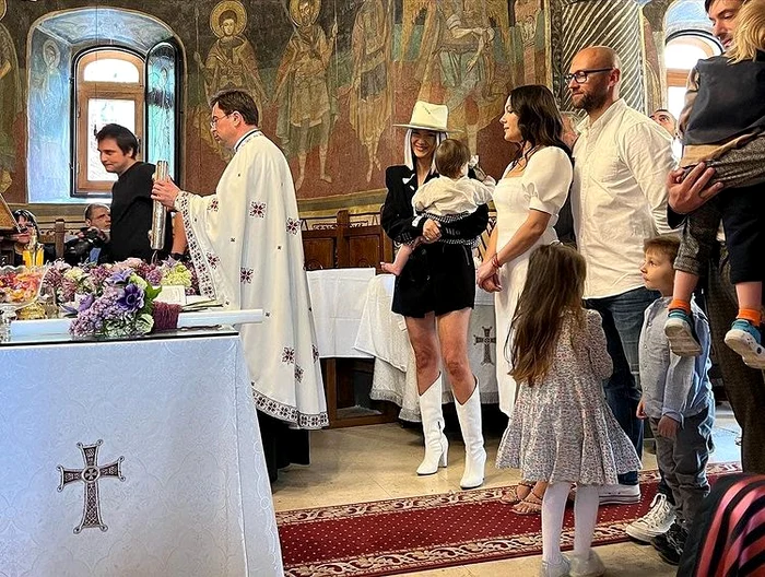 botez Adrian fiu Adela Popescu si Radu Valcan (1) jpg