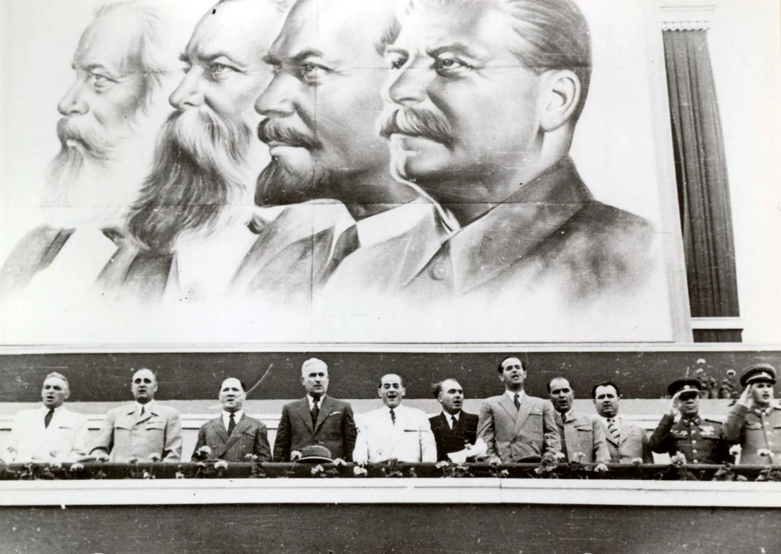 1 mai ziua muncii comunism Bucuresti 1 mai 1952 Fototeca online a comunismului românesc