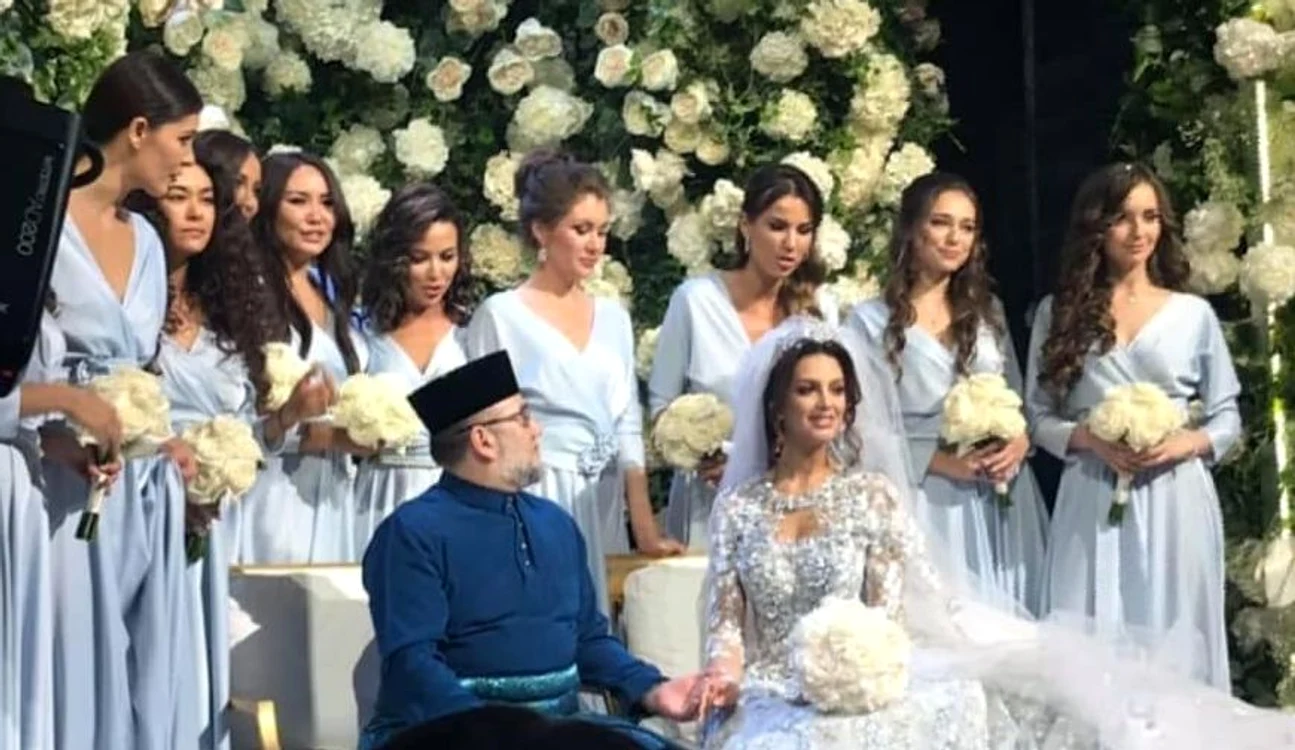 
    Fosta regină a frumuseții a devenit o regină adevăratăFoto: Facebook Ezzat Tahir    