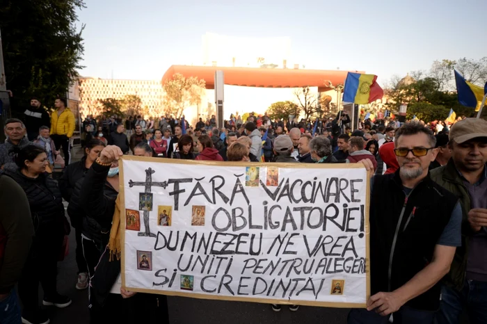 Imagine de la un protest anti-vaccin de la Bucureşti. FOTO: Mediafax