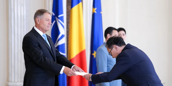 Klaus Iohannis la primirea scrisorilor de acreditare FOTO Presidency jpg
