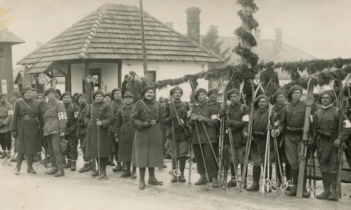 Patrula Batalionului 12 Vânători de Munte participantă la concursul de sky desfășurat la Predeal, 22 februarie 1931 (foto: colecția Muzeului Național de Istorie a României)