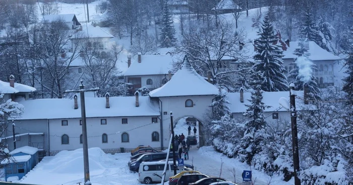 Drumul spre Mănăstirea Prislop va fi modernizat. FOTO: Daniel Guţă. ADEVĂRUL.