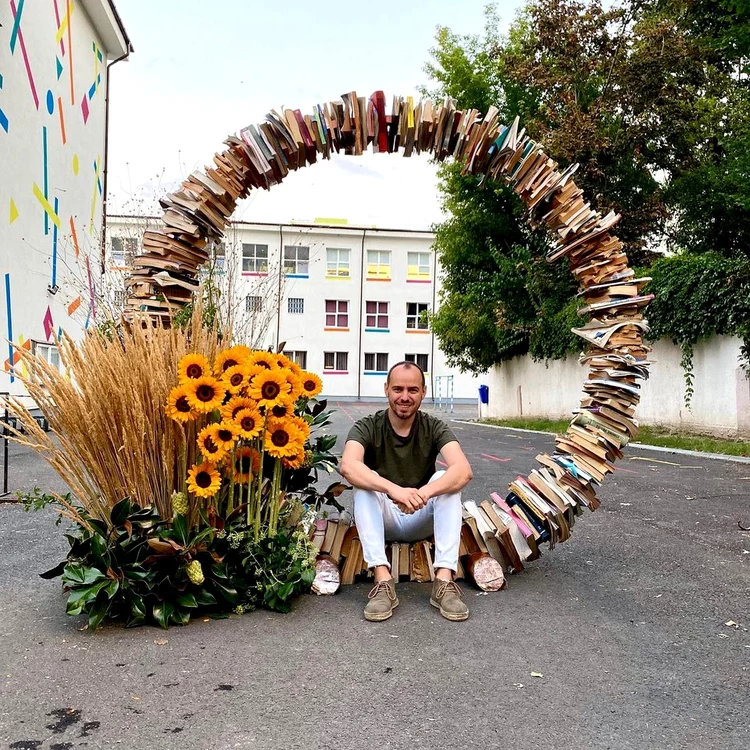 Cosmin Avrămiță - Poarta cărților