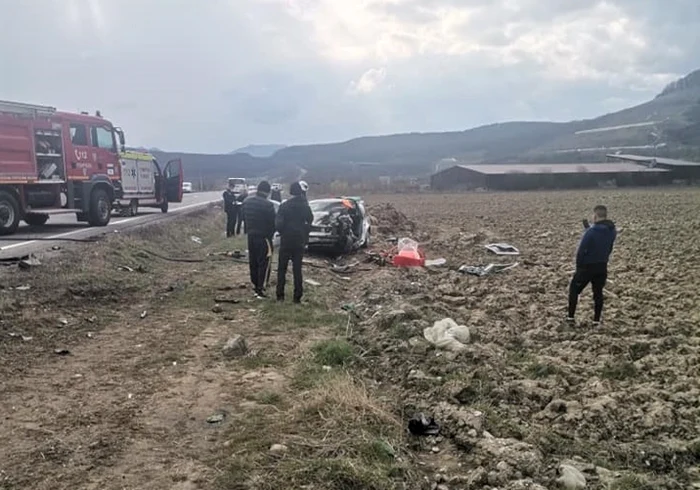 Accident rutier pe DN 1 - Sibiu soldat cu trei morţi - singura supravieţuitoare - o gravidă se zbate între viaţă şi moarte Foto Adevărul