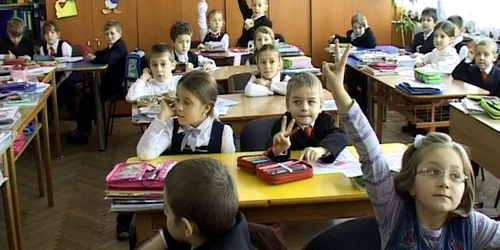 Copiii au fost puşi să ridice mâna dacă fac pregătire după ore