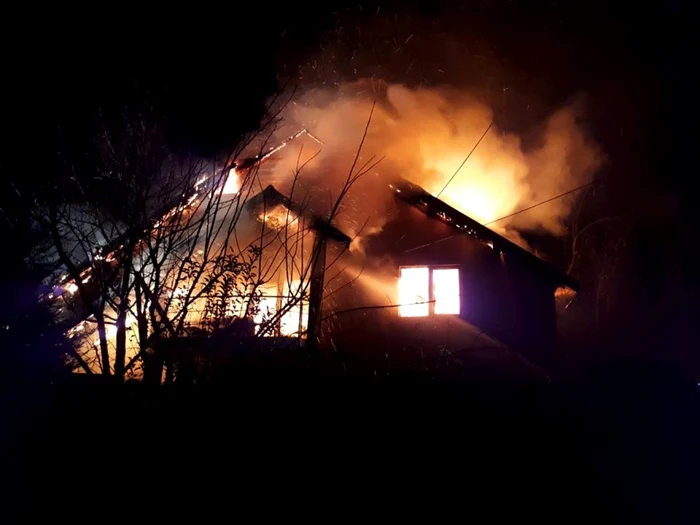 Incendiu la Sânmihaiu Român FOTO ISU Timiş