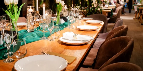 restaurant masa Foto FPIOR jpeg