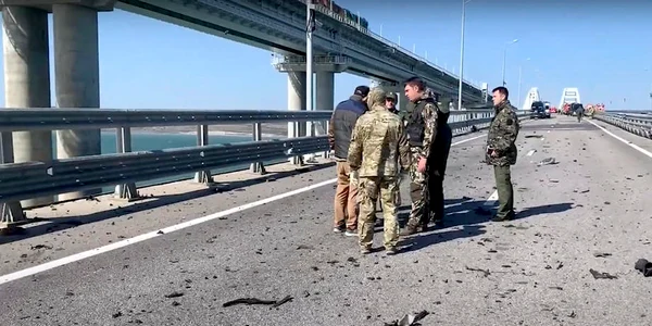 Podul Crimeea după explozia camionului capcană, 8 octombrie 2022 Foto EPA EFE