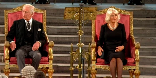 Regele Charles și regina consoartă la Westminster FOTO Twitter / Elizabeth II News & Updates