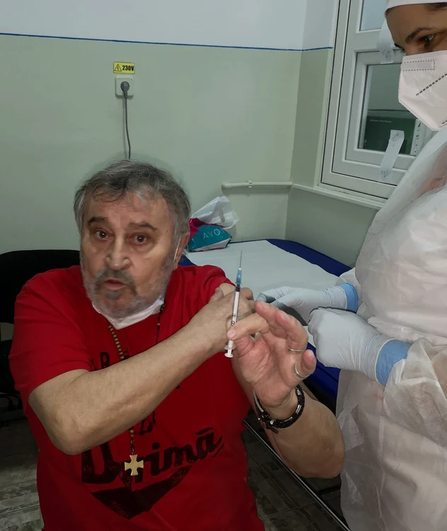 
    Actorul Ion Haiduc s-a vaccinat împotriva Covid-19 la centrul din Țăndărei  