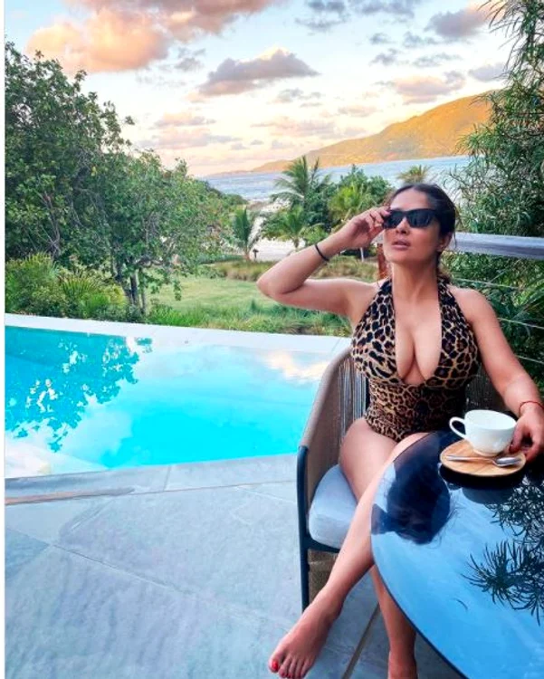 Salma  Hayek are trupul  perfect  la 55 de ani. Fotografii: Instagram