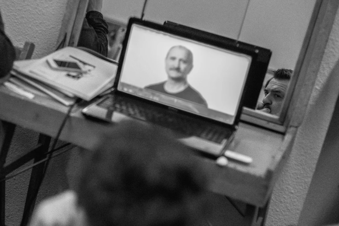 horia brenciu culise, horia brenciu serban ionescu, horia brenciu laptop, horia brenciu sala palatului