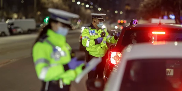 Poliţia verifică maşinile în Bucureşti duminica 28 martie 2021 FOTO Inquam Photos / Octav Ganea