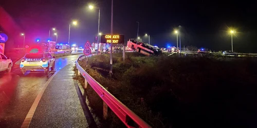 Autobuz cazut in sant in Braila jpeg FOTO ISU Braila