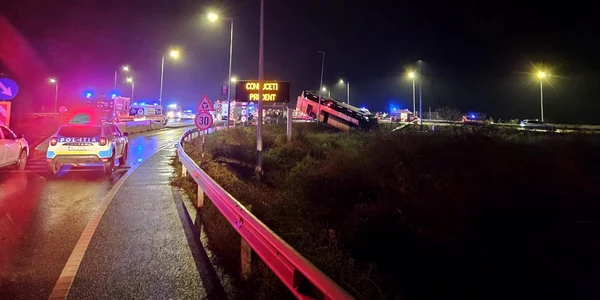 Autobuz cazut in sant in Braila  jpeg FOTO ISU Braila