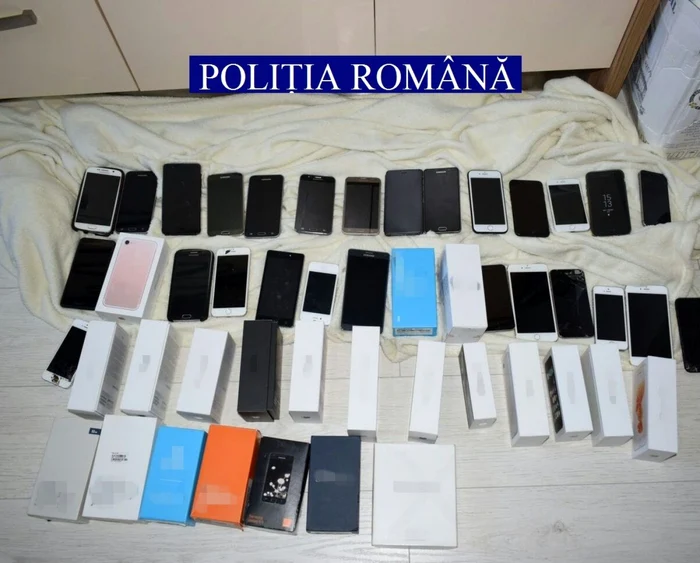 Hoţii au sustras zeci de telefoane mobile din maşinile parcate pe A2 FOTO IPJ Călăraşi