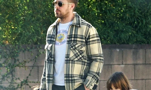 Ryan Gosling și a scos fiicele în oraș pentru micul dejun jpeg