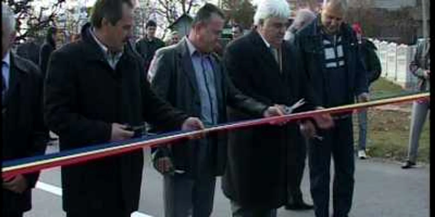 Şefii judeţului au tăiat panglica la un drum nefinalizat 