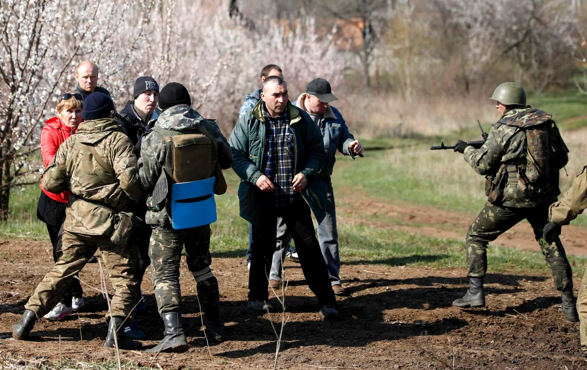 
    3 morţi şi 13 răniţi în confruntările din Mariupol (Reuters)  