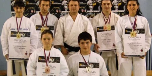 Pavel Vancea alături de campioni