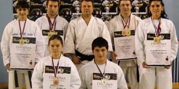 Pavel Vancea alături de campioni
